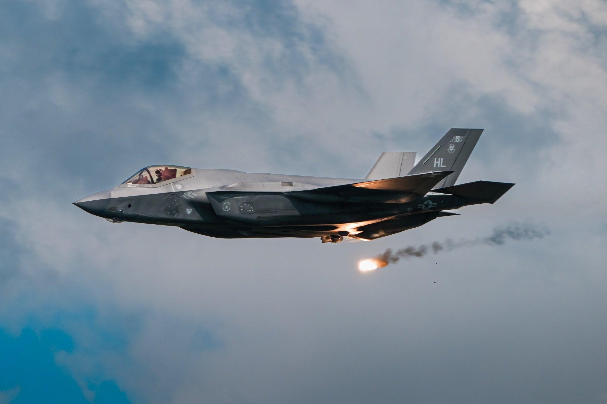 carousel-hero-element image-14